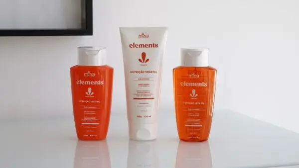 https://cdn.shopify.com/s/files/1/0622/0477/2421/files/DSC02125_1.jpg?v=1737481072 Mirra Elements - Vegetal Nutrition Home Care Kit