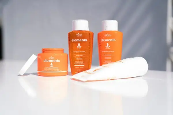 https://cdn.shopify.com/s/files/1/0622/0477/2421/files/NUTRICAO.jpg?v=1737481074 Mirra Elements - Vegetal Nutrition Home Care Kit